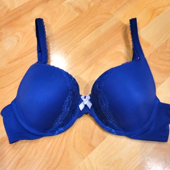 Victoria's Secret Bra Bundle Size 32C - Picture 6 of 9